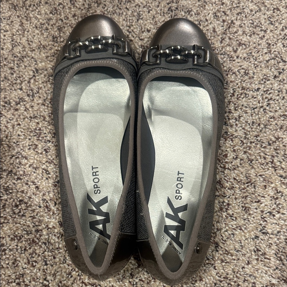 NWOT Anne Klein Metallic Pewter Loafers - Picture 4 of 6